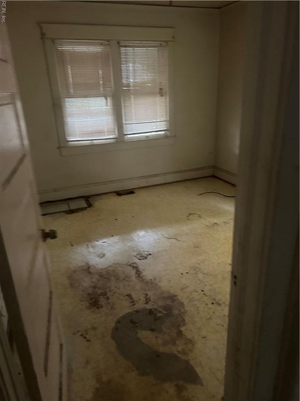 Photo of 909 W 27th Street, Norfolk, VA 23517 (MLS # 10615700)