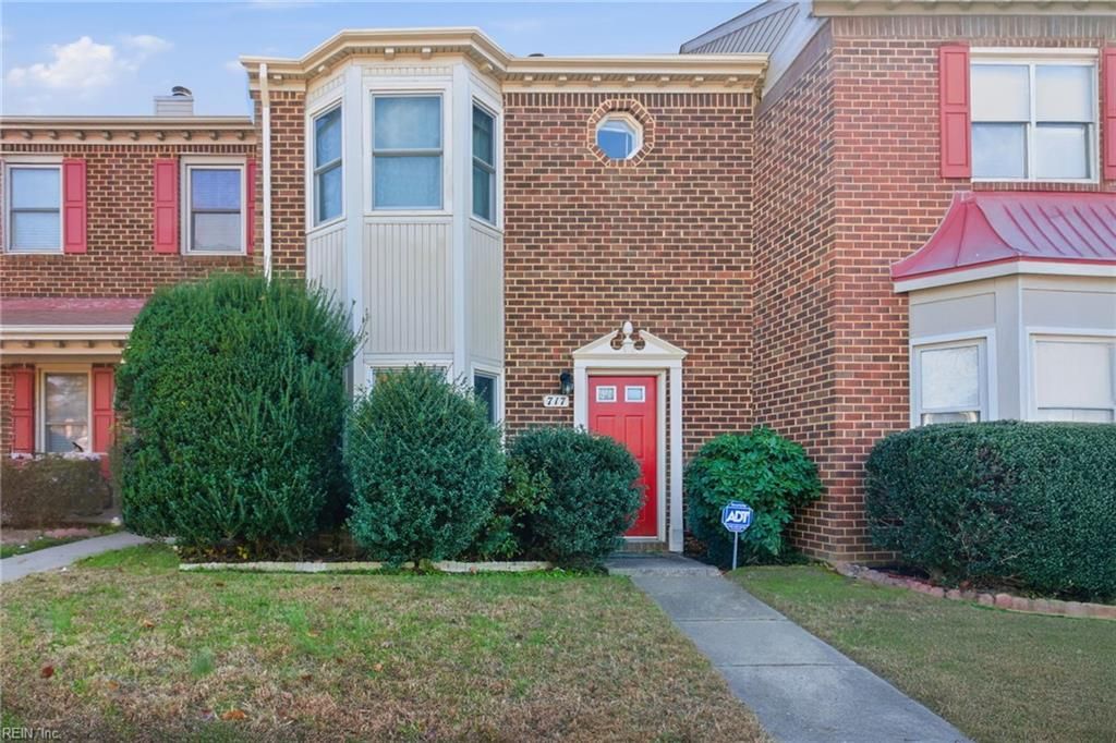 Photo of 717 Creekside Crescent, Chesapeake, VA 23320 (MLS # 10613153)