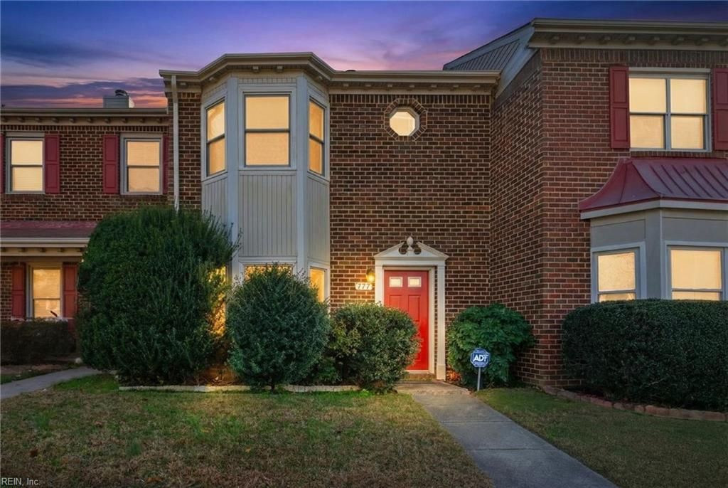 Photo of 717 Creekside Crescent, Chesapeake, VA 23320 (MLS # 10613153)