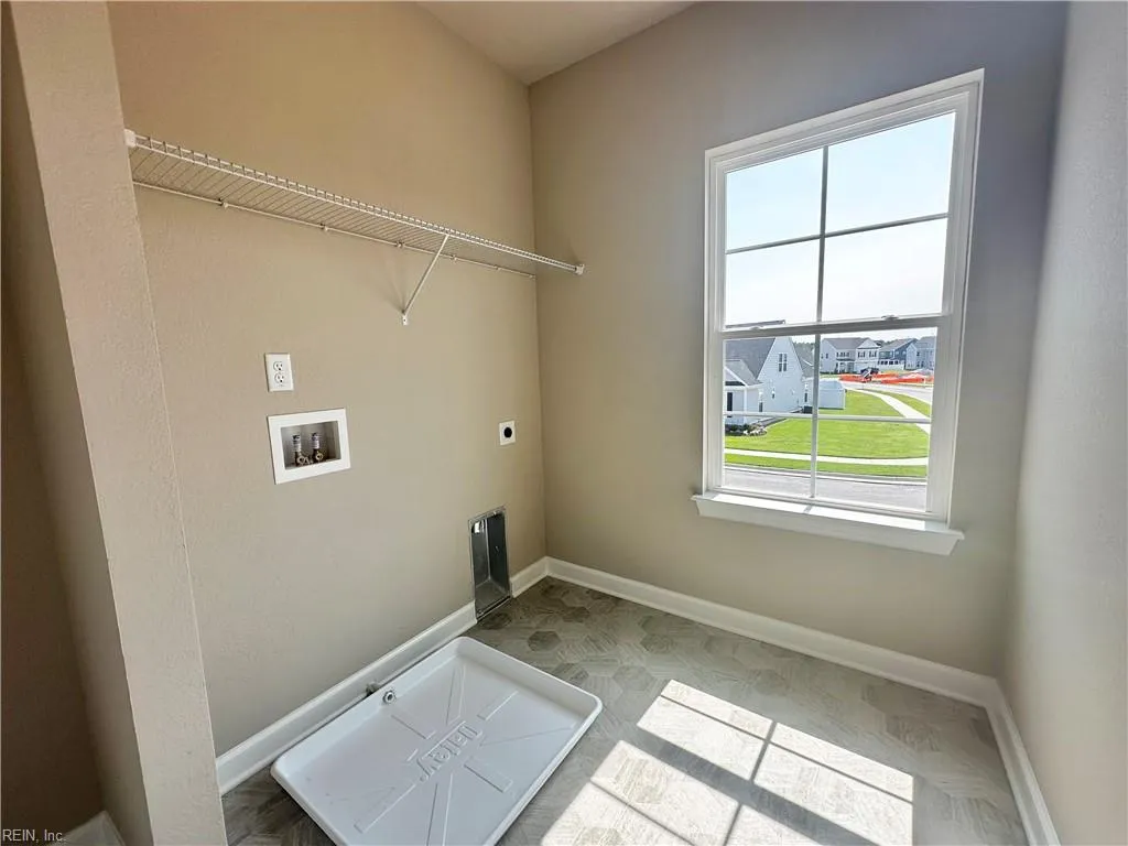 Suffolk, Virginia 23434, United States, 5 Bedrooms Bedrooms, ,3 BathroomsBathrooms,Residential,Pending,245715