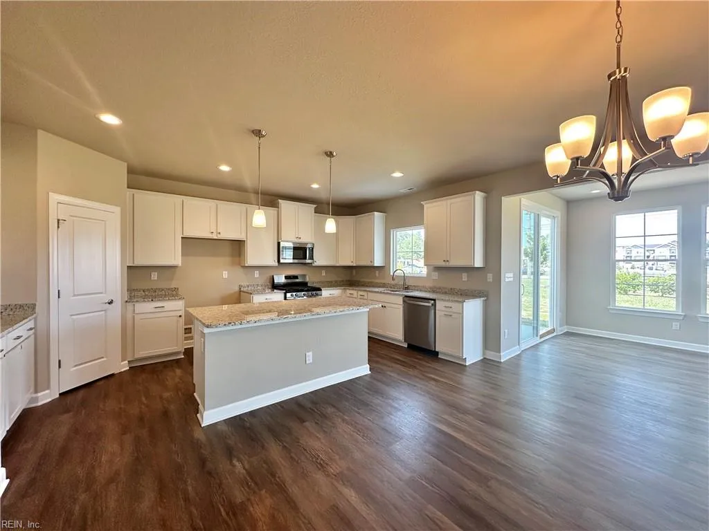 Suffolk, Virginia 23434, United States, 5 Bedrooms Bedrooms, ,3 BathroomsBathrooms,Residential,Pending,245715