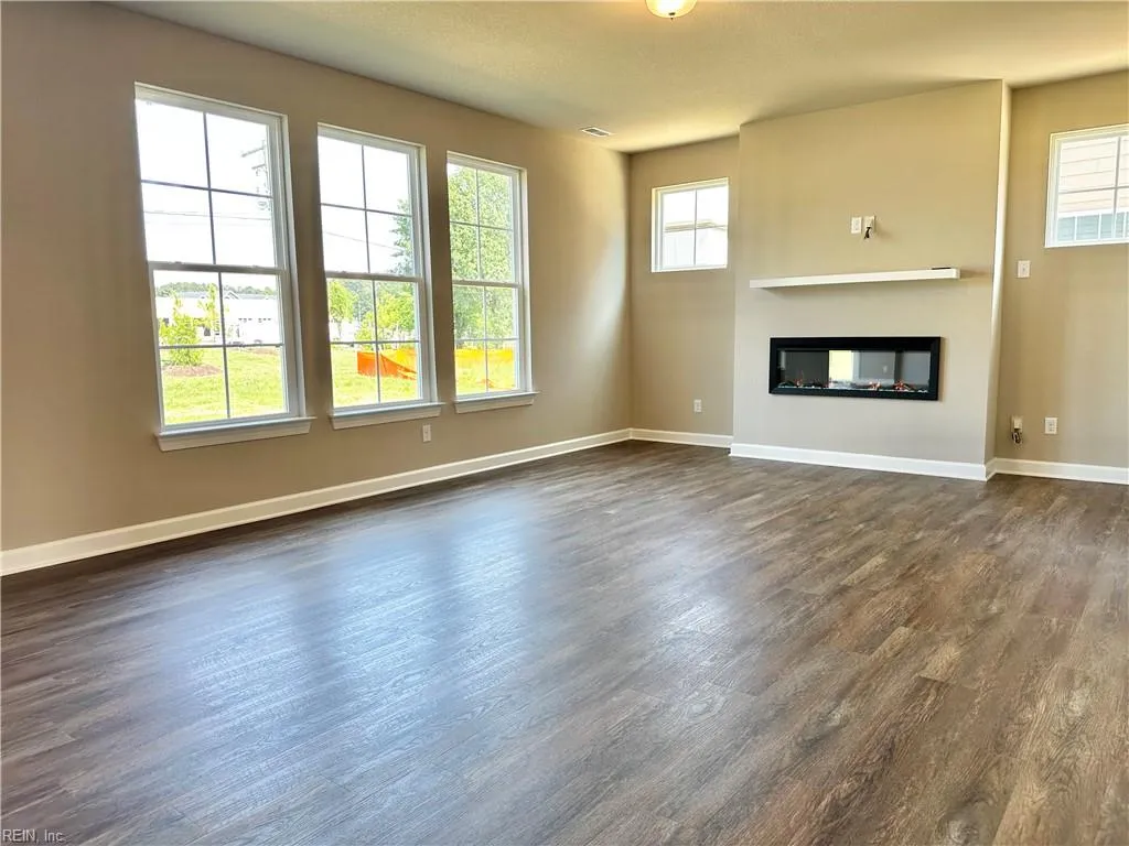 Suffolk, Virginia 23434, United States, 5 Bedrooms Bedrooms, ,3 BathroomsBathrooms,Residential,Pending,245715