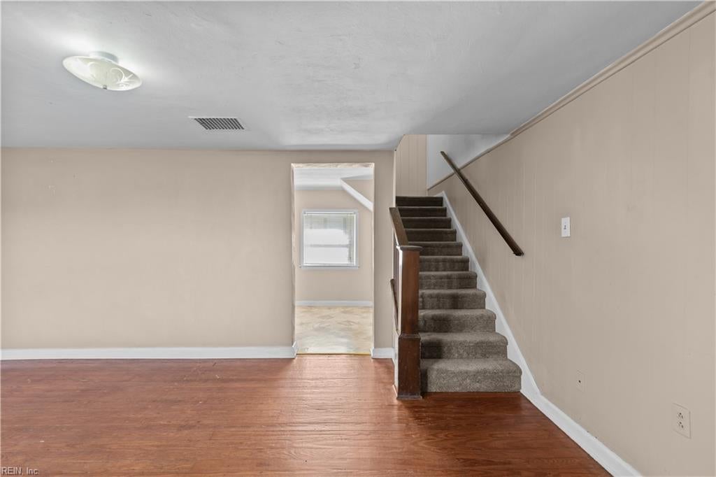 Photo of 1628 Bradford Terrace, Portsmouth, VA 23704 (MLS # 10649592)