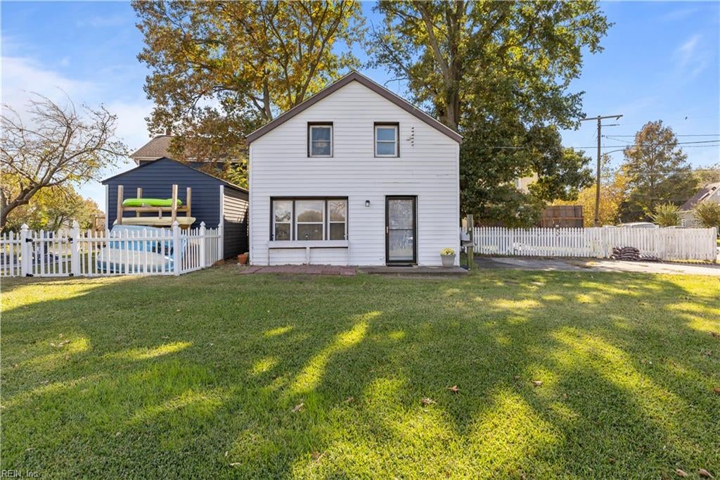 Photo of 1628 Bradford Terrace, Portsmouth, VA 23704 (MLS # 10649592)