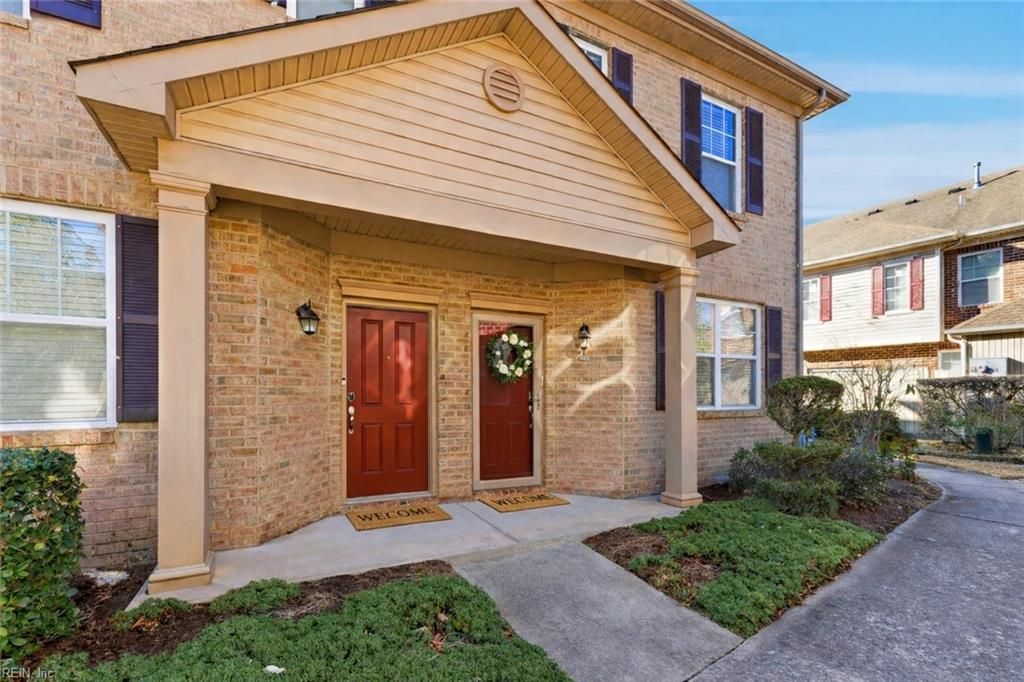 Photo of 538 Hadleybrook Drive, Chesapeake, VA 23320 (MLS # 10617345)