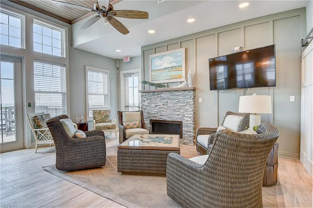 Virginia Beach, Virginia 23451, United States, 4 Bedrooms Bedrooms, ,3 BathroomsBathrooms,Residential,Active,224055