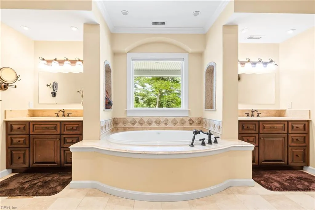 Virginia Beach, Virginia 23455, United States, 7 Bedrooms Bedrooms, ,7 BathroomsBathrooms,Residential,Pending,140840