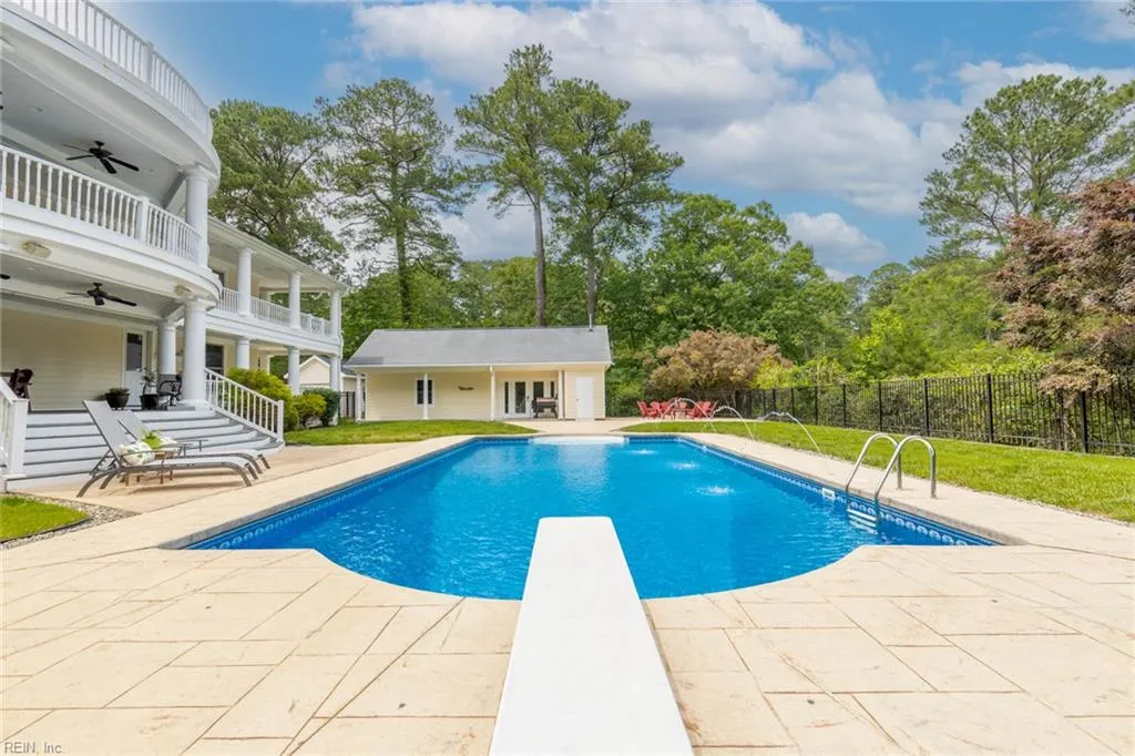 Virginia Beach, Virginia 23455, United States, 7 Bedrooms Bedrooms, ,7 BathroomsBathrooms,Residential,Pending,140840