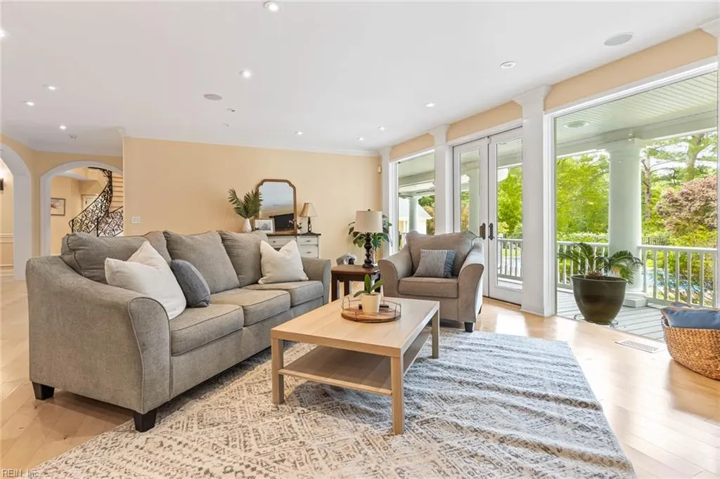 Virginia Beach, Virginia 23455, United States, 7 Bedrooms Bedrooms, ,7 BathroomsBathrooms,Residential,Pending,140840