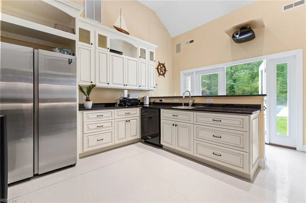 Virginia Beach, Virginia 23455, United States, 7 Bedrooms Bedrooms, ,7 BathroomsBathrooms,Residential,Pending,140840