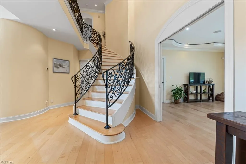 Virginia Beach, Virginia 23455, United States, 7 Bedrooms Bedrooms, ,7 BathroomsBathrooms,Residential,Pending,140840