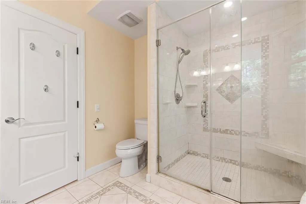 Virginia Beach, Virginia 23455, United States, 7 Bedrooms Bedrooms, ,7 BathroomsBathrooms,Residential,Pending,140840