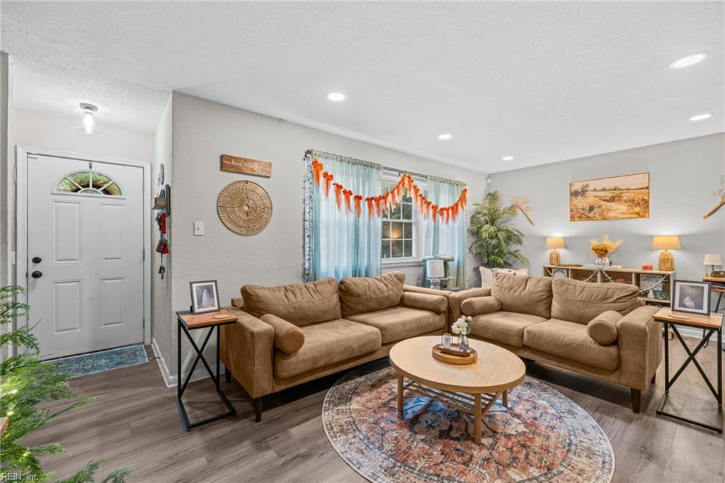 3117 Coach House LN