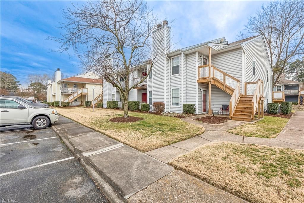 Photo of 4175 Thalia Station Circle #204, Virginia Beach, VA 23452 (MLS # 10623111)