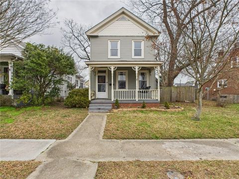 12 Holly St ST Hampton VA 23669