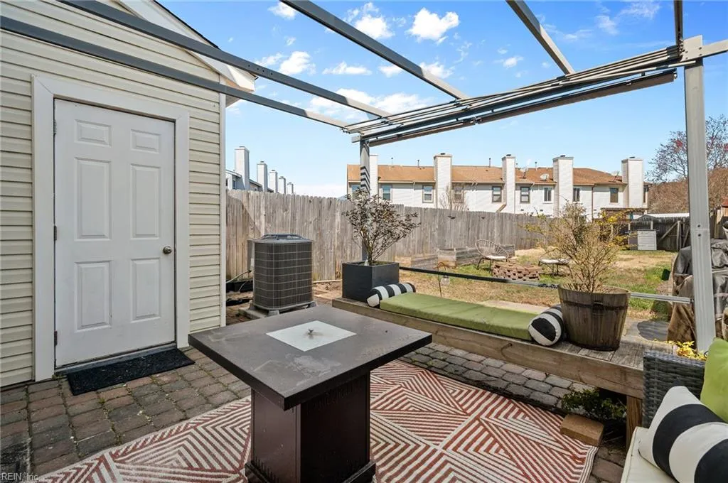 Virginia Beach, Virginia 23454, United States, 3 Bedrooms Bedrooms, ,3 BathroomsBathrooms,Residential,Pending,99892