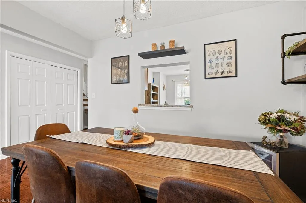 Virginia Beach, Virginia 23454, United States, 3 Bedrooms Bedrooms, ,3 BathroomsBathrooms,Residential,Pending,99892