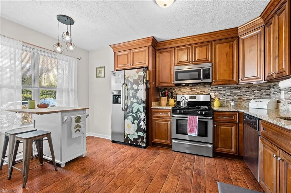 Virginia Beach, Virginia 23454, United States, 3 Bedrooms Bedrooms, ,3 BathroomsBathrooms,Residential,Pending,99892