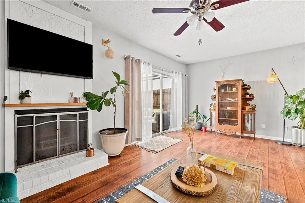 Virginia Beach, Virginia 23454, United States, 3 Bedrooms Bedrooms, ,3 BathroomsBathrooms,Residential,Pending,99892