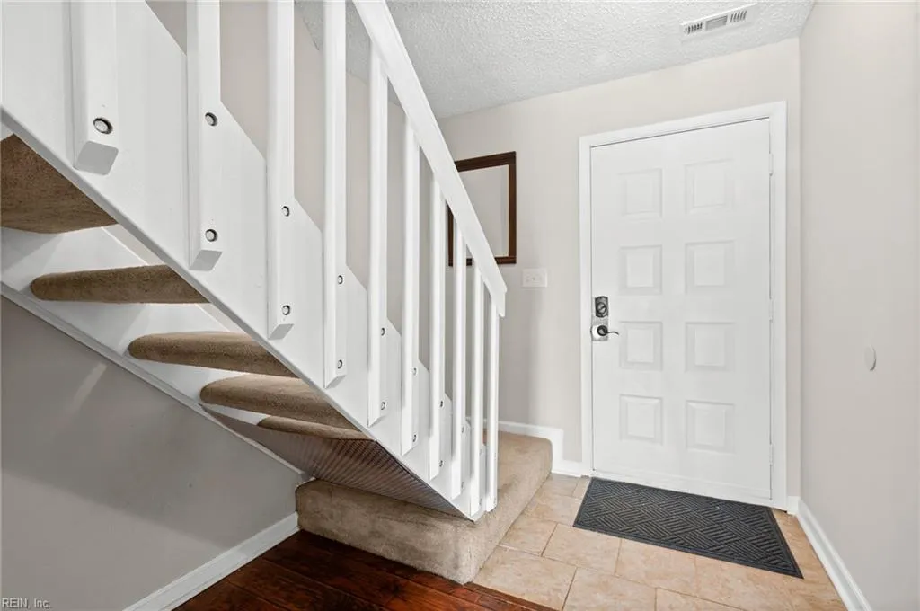 Virginia Beach, Virginia 23454, United States, 3 Bedrooms Bedrooms, ,3 BathroomsBathrooms,Residential,Pending,99892