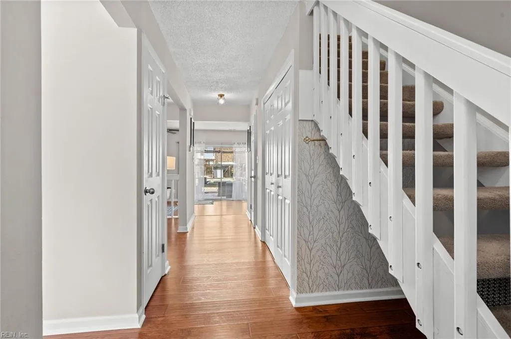 Virginia Beach, Virginia 23454, United States, 3 Bedrooms Bedrooms, ,3 BathroomsBathrooms,Residential,Pending,99892