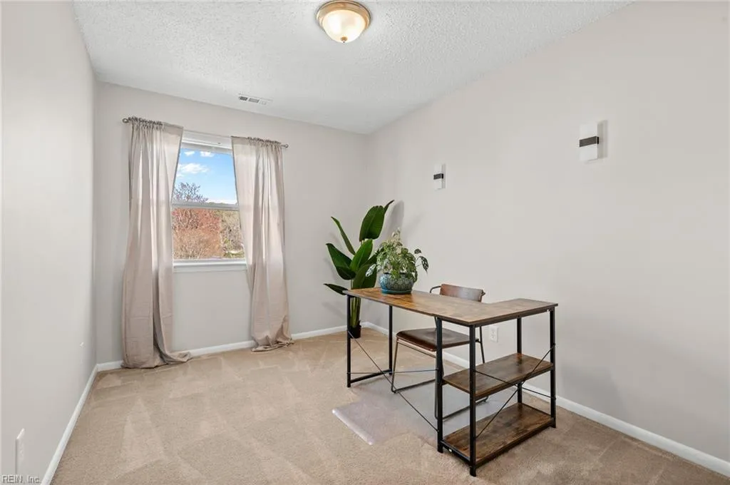 Virginia Beach, Virginia 23454, United States, 3 Bedrooms Bedrooms, ,3 BathroomsBathrooms,Residential,Pending,99892