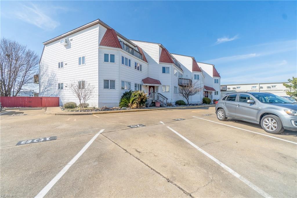 205 Lake DR