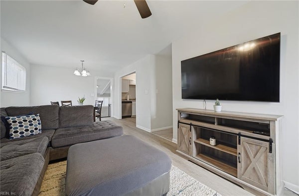 110 BAYHAVEN DR, HAMPTON, VA 23666 - Image 151b3a17d4a01b39ca0857518e988c2e/2493777111