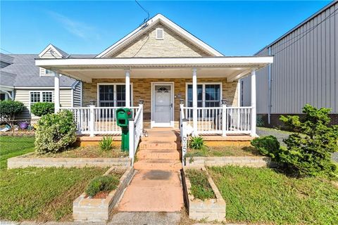 Photo of 625 Center Avenue, Newport News, VA 23601 (MLS # 10605743)