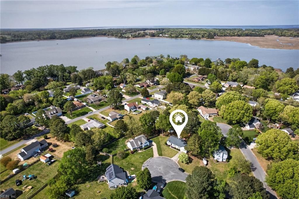 Photo of 4 Poplar Court, Smithfield, VA 23430 (MLS # 10629191)