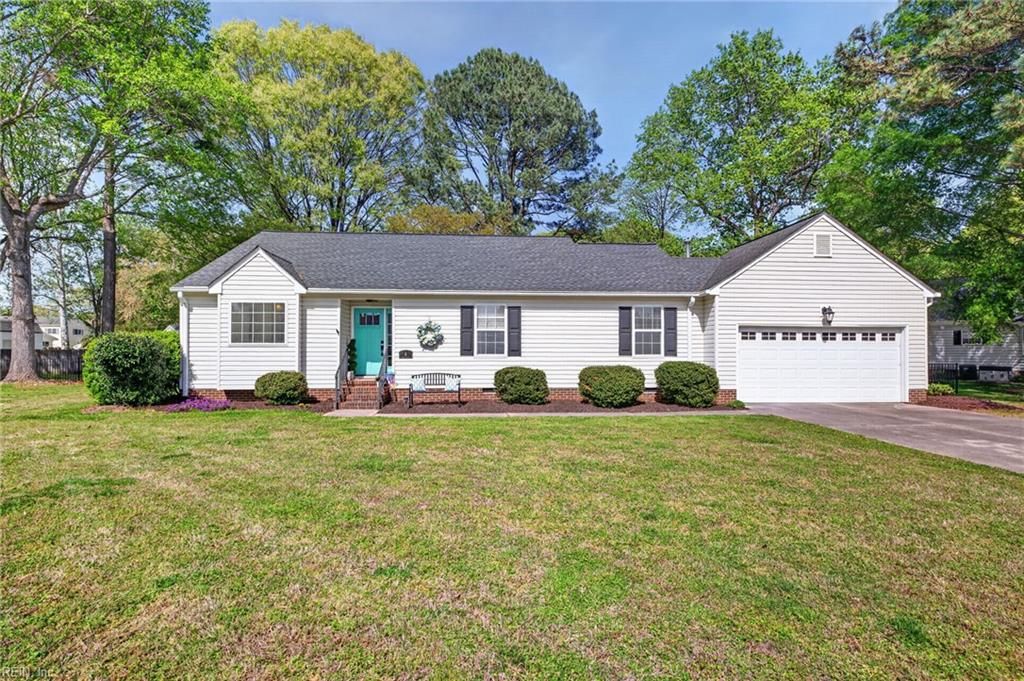 Photo of 4 Poplar Court, Smithfield, VA 23430 (MLS # 10629191)