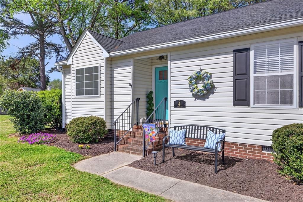 Photo of 4 Poplar Court, Smithfield, VA 23430 (MLS # 10629191)