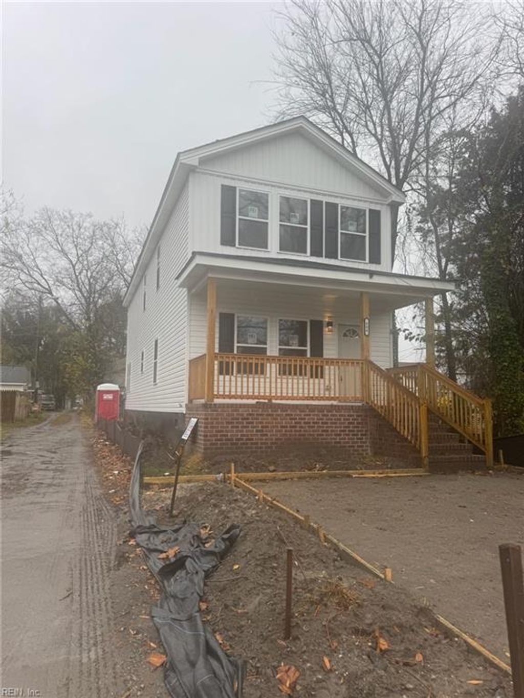 Photo of 604 Yorktown Avenue, Portsmouth, VA 23704 (MLS # 10614013)