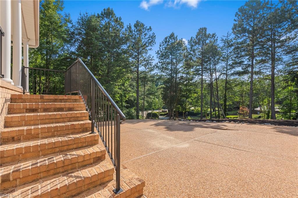 100 Lakewood DR