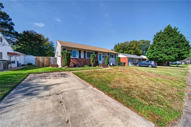 803 Lemaster Avenue, photo 3 of 26