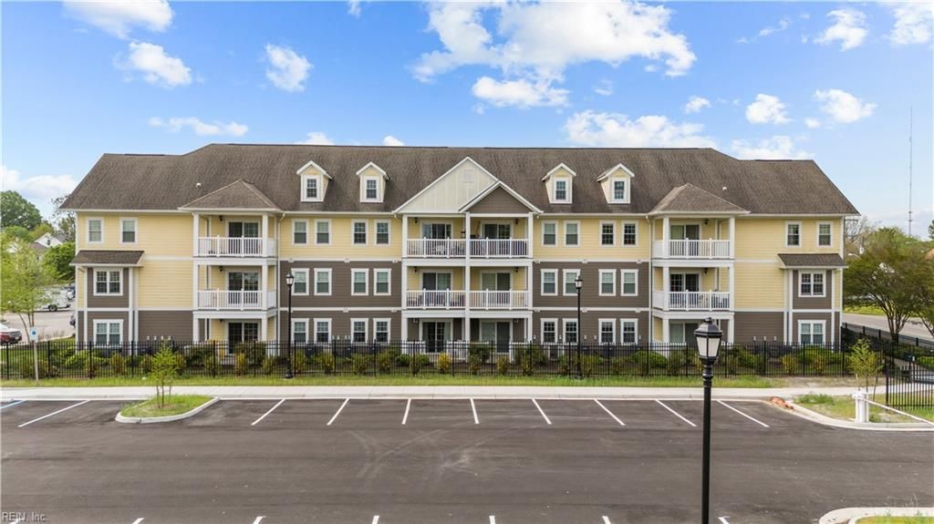 Photo of 1016 Thoroughgood Way #201, Chesapeake, VA 23324 (MLS # 10624599)