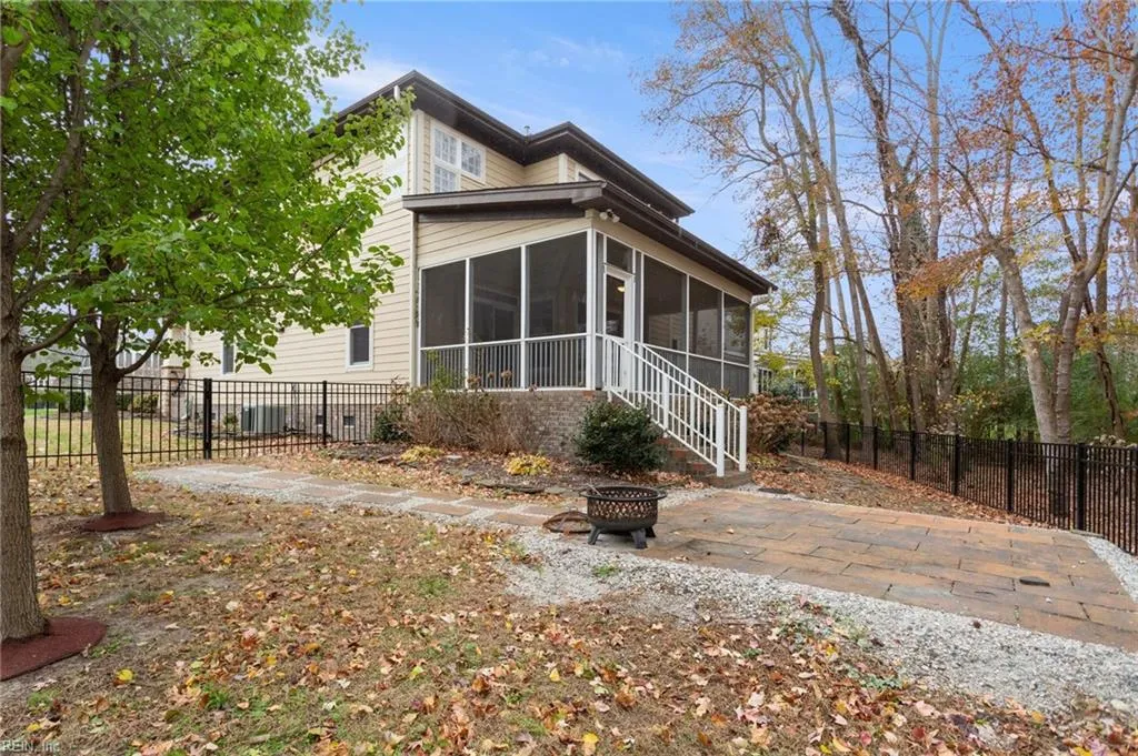 Carrollton, Virginia 23314, United States, 4 Bedrooms Bedrooms, ,3 BathroomsBathrooms,Residential,Active,27212