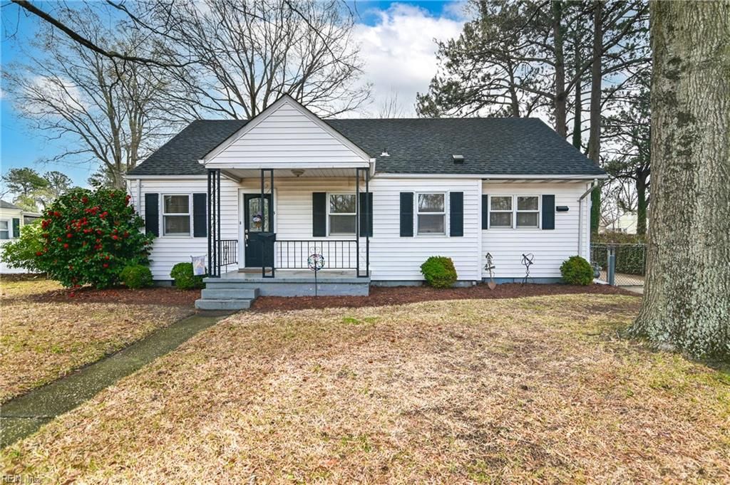Photo of 15 Chowan Drive, Portsmouth, VA 23701 (MLS # 10625559)