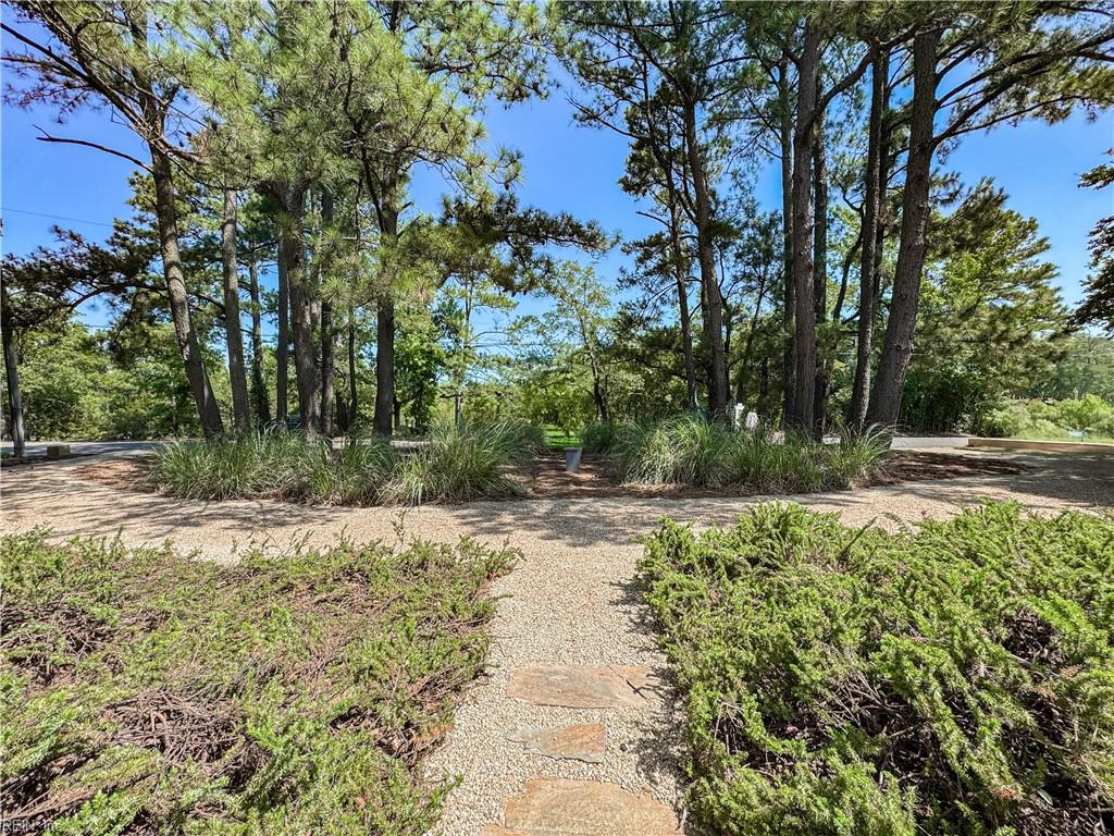 557 Susan Constant DR