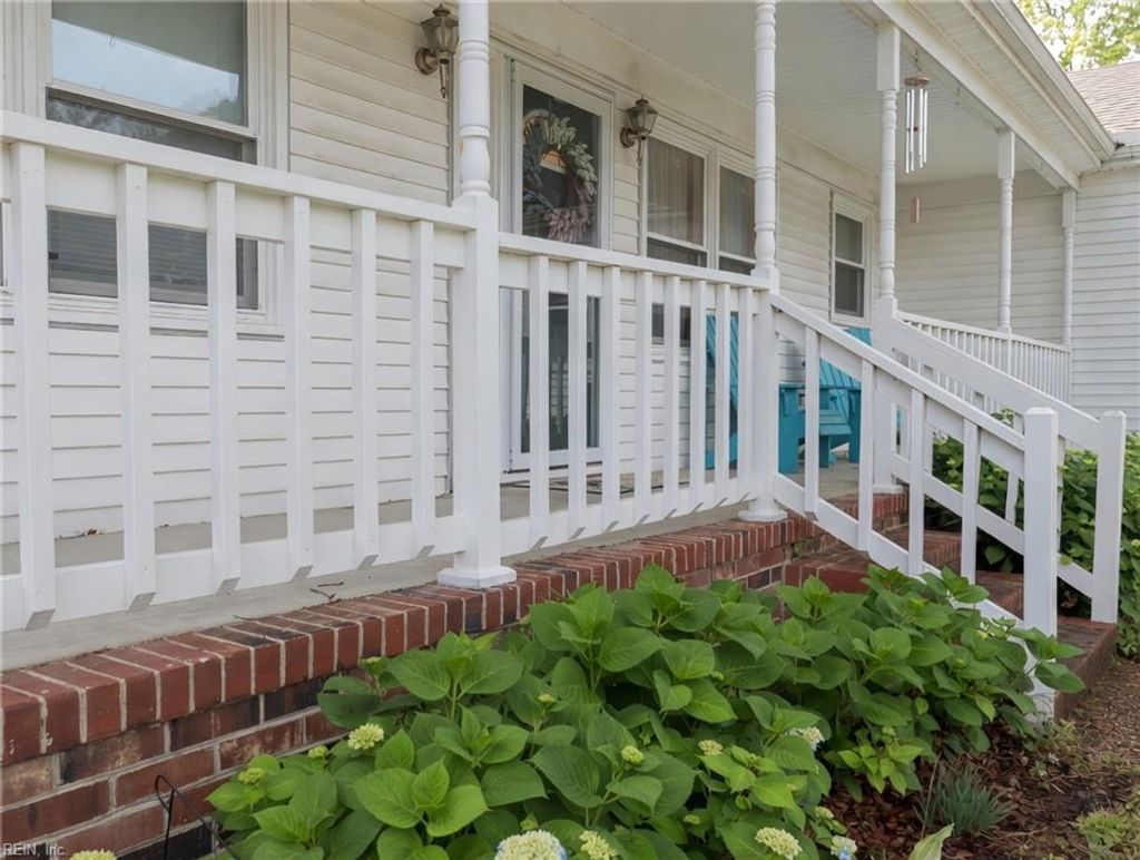 Photo of 10 Dunn Circle, Hampton, VA 23666 (MLS # 10634220)
