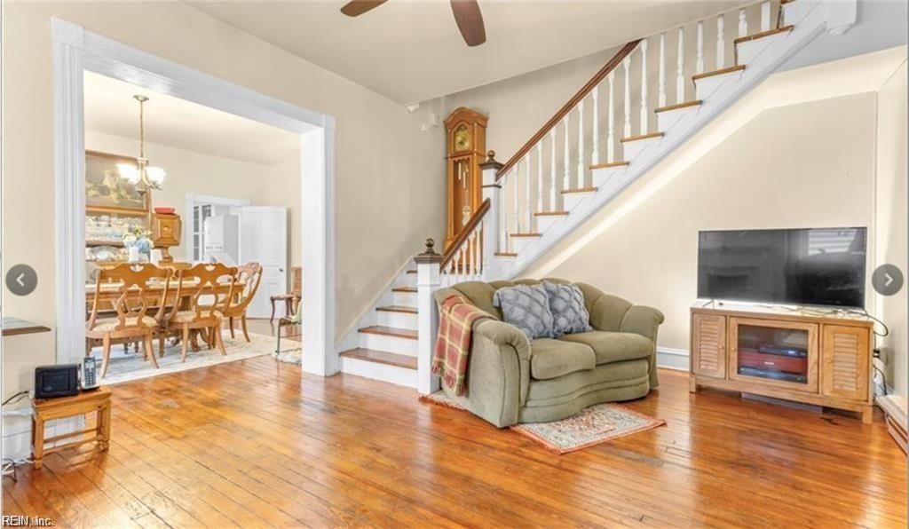 Photo of 717 Redgate Avenue, Norfolk, VA 23507 (MLS # 10617528)