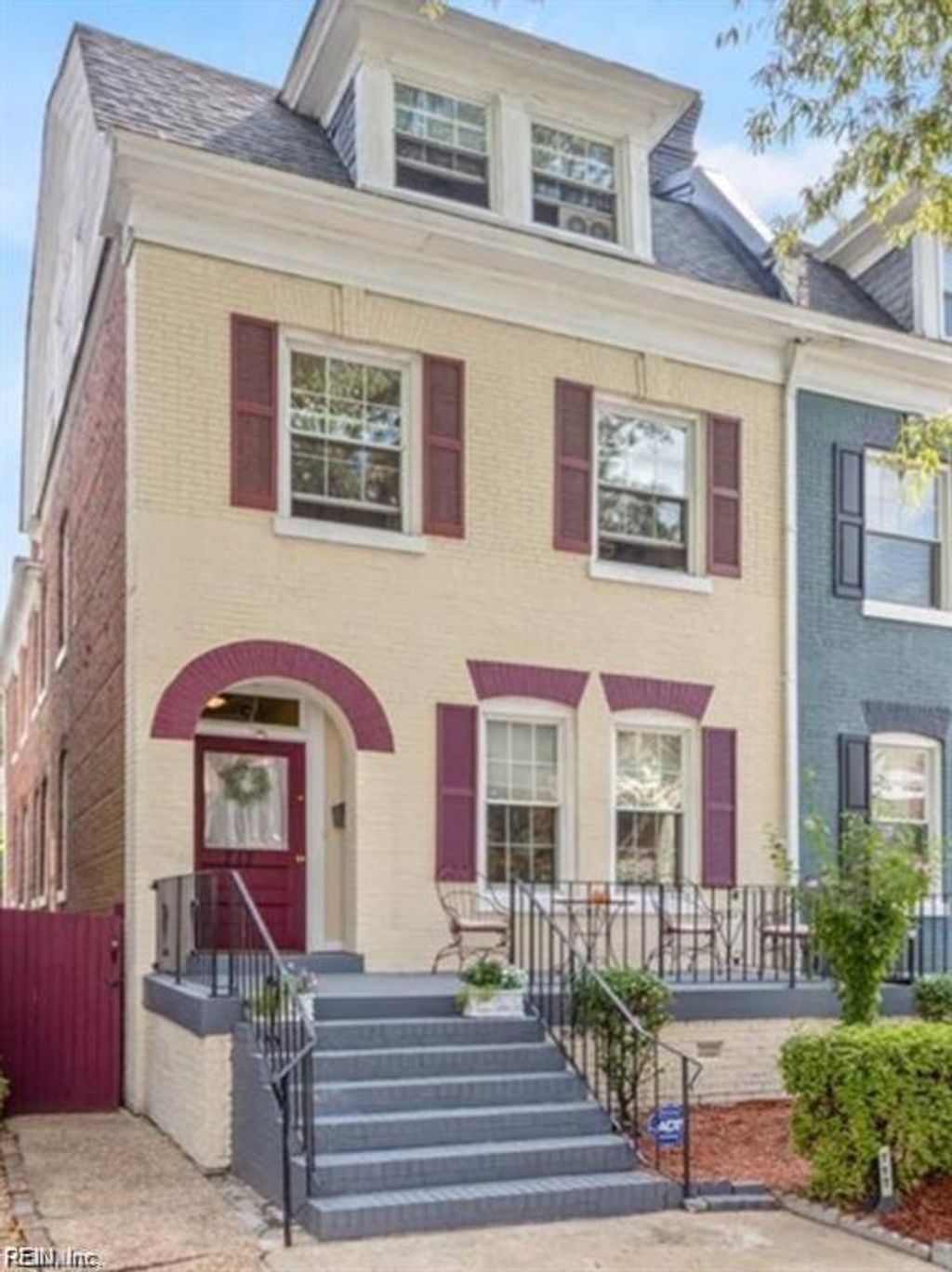 Photo of 717 Redgate Avenue, Norfolk, VA 23507 (MLS # 10617528)