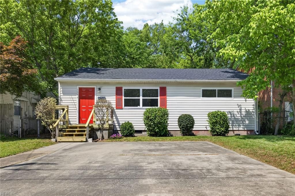 Photo of 1344 W 40th Street, Norfolk, VA 23508 (MLS # 10629884)