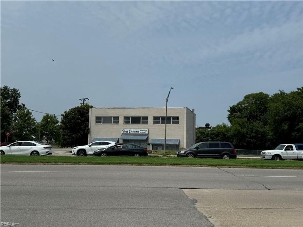 Photo of 701 Tidewater Drive, Norfolk, VA 23504 (MLS # 10613580)