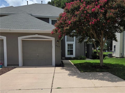 Photo of 909 Willow Point, Newport News, VA 23602 (MLS # 10656635)