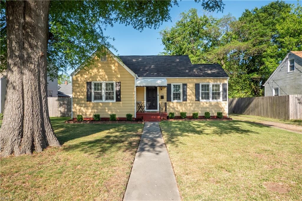 Photo of 1336 W Norcova Drive, Norfolk, VA 23502 (MLS # 10631345)