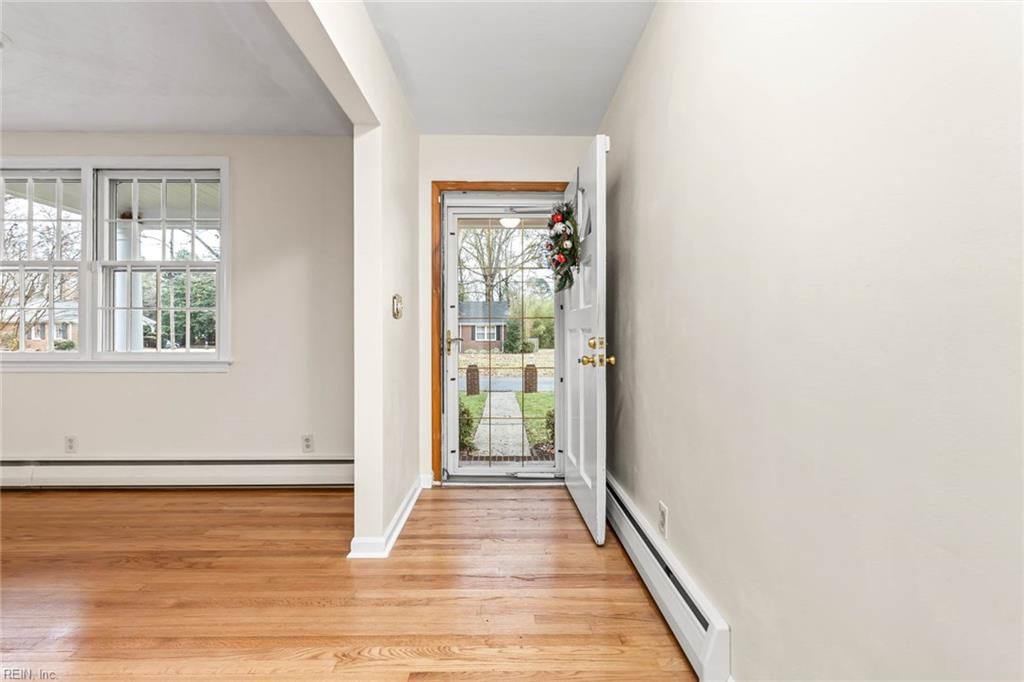 Photo of 276 Bridgeview Circle, Chesapeake, VA 23322 (MLS # 10612672)