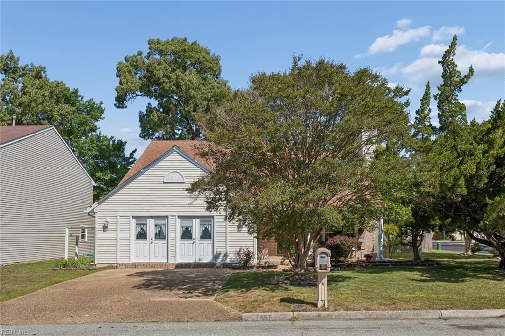 Photo of 867 Belvoir Circle, Newport News, VA 23608 (MLS # 10633317)