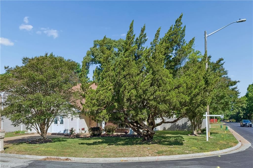 Photo of 867 Belvoir Circle, Newport News, VA 23608 (MLS # 10633317)