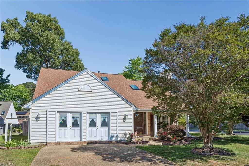 Photo of 867 Belvoir Circle, Newport News, VA 23608 (MLS # 10633317)